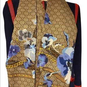 Gucci Blue Shawl Pig Panshie Scarf/Wrap